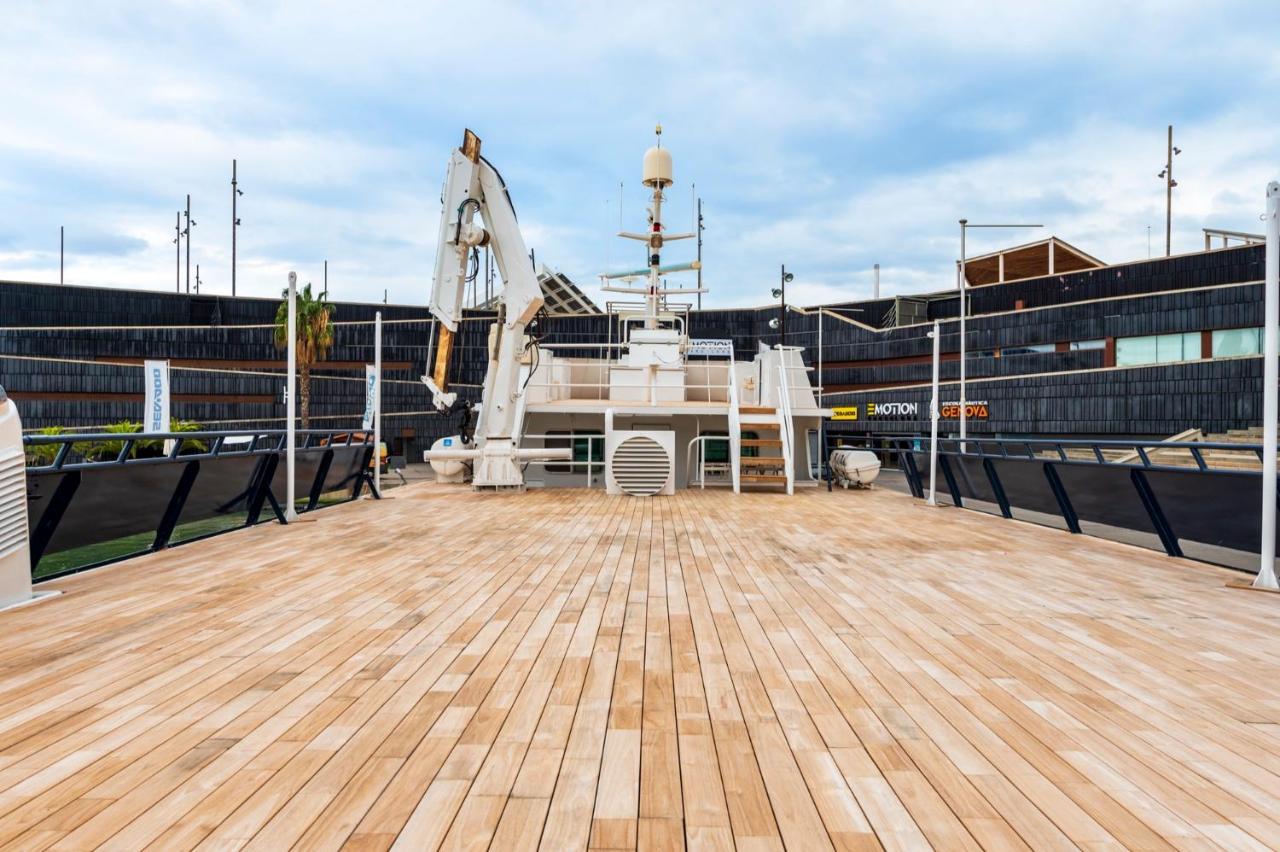 Luxury Boat Hotel 산트 아드리아 데 베소스 외부 사진