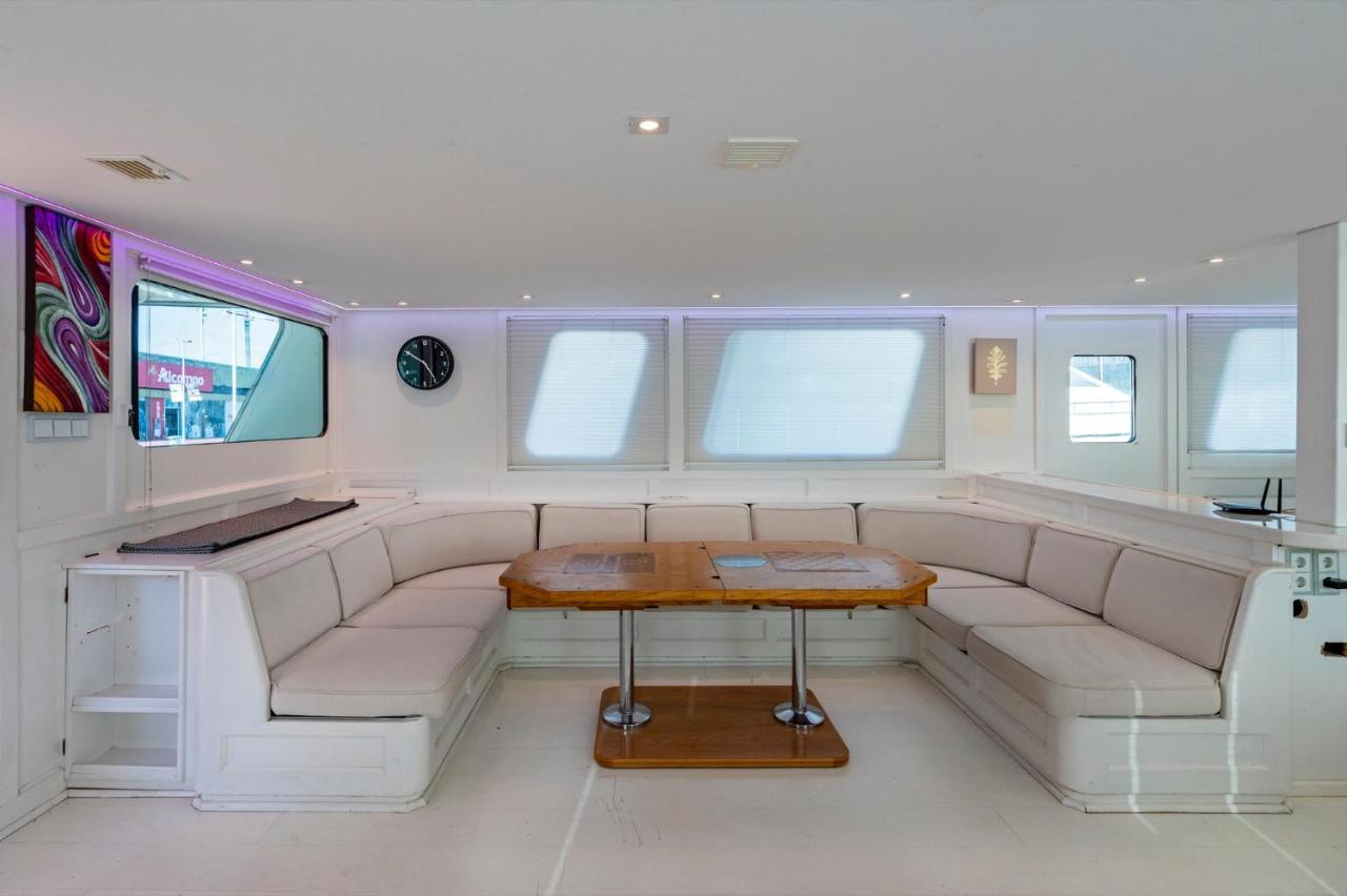 Luxury Boat Hotel 산트 아드리아 데 베소스 외부 사진