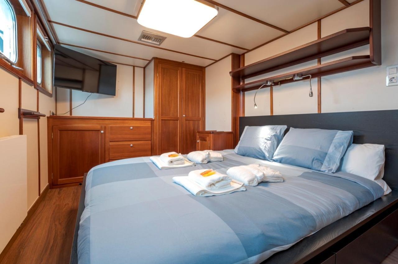 Luxury Boat Hotel 산트 아드리아 데 베소스 외부 사진
